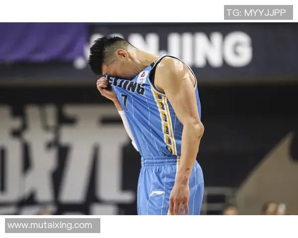 大心脏！贝恩弧顶三分反超比分