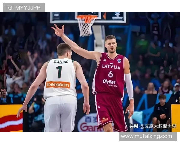 布朗突破分球 波尔津吉斯单手扣篮打进 布朗突破分球 波尔津吉斯单手扣篮打进