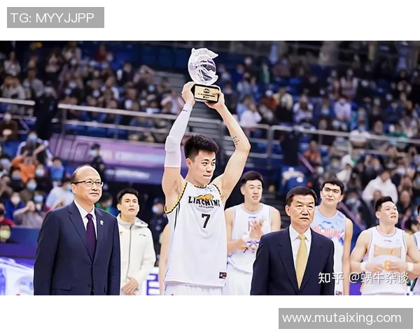 上海新援全运会轰三双,24岁锋霸场均32+13,张镇麟沦为第3选择? 上海新援全运会轰三双,24岁锋霸场均32+13,张镇麟沦为第3选择?