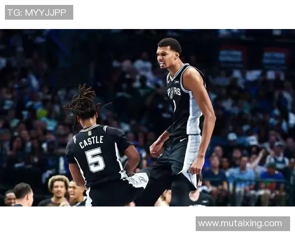 文班亚马成史上同时拿到35+10+5助+5帽+5三分球员