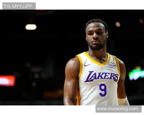 布朗尼:我正专注提升无球能力表现 蒂耶罗是我见过运动能力最强球员之一 布朗尼:我正专注提升无球能力表现 蒂耶罗是我见过运动能力最强球员之一