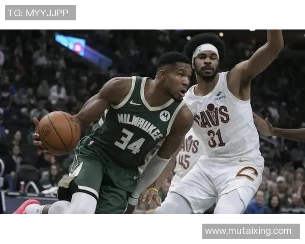 字母哥观战！雄鹿5连败后2连胜：全队7人上双，墨菲空砍44分